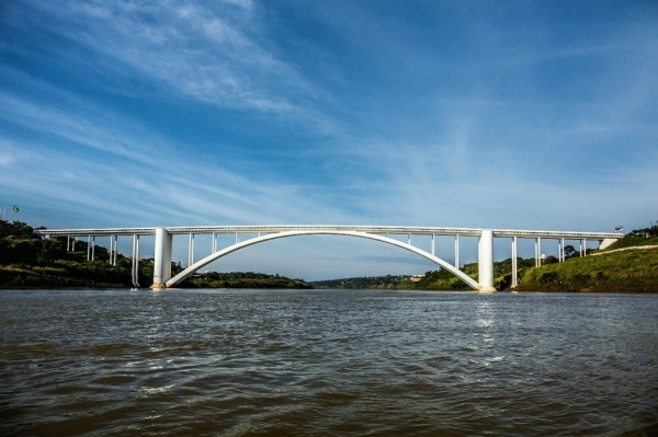 Ponte Internacional da Amizade, principal ligação entre o Brasil e o Paraguai (Foto: Alexandre Marchetti/Itaipu Binacional/Divulgação)