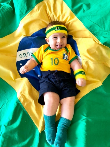 Théo vestido com roupa do Brasil para torcer pela seleção (Foto: Arquivo pessoal)