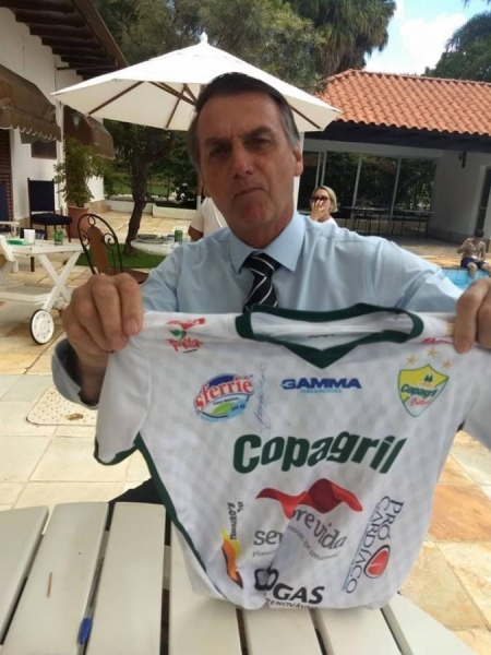 Presidente com a camiseta do Futsal Copagril (Foto: Reprodução Facebook )