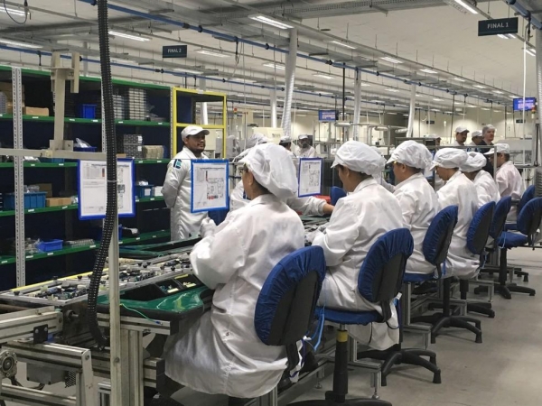 Linha de produção Polo Industrial de Manaus: ocupação de alimentador de linha de produção foi a ocupação que mais criou vagas em 2017 (Foto: Ariane Alcântara/G1 AM)