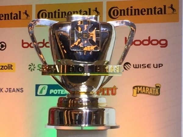 Quem vai levar a taça da Copa do Brasil? (Foto: Felippe Costa/GloboEsporte.com)