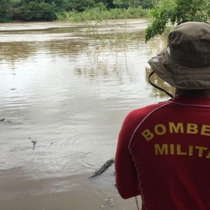 Bombeiros procuraram pelo menino na região da Ponte Sérgio Motta, em Cuiabá (Foto: Corpo de Bombeiros de MT/Assessoria)