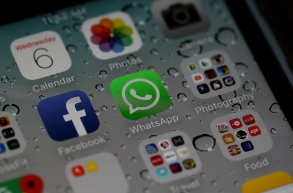 Aplicativos do Facebook e WhatsApp no iPhone, em imagem de arquivo (Foto: Justin Sullivan/Getty Images/AFP)