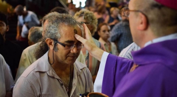 (Foto: Missa das Cinzas 2017 – Crédito: Patryck Madeira/arquidiocesedecuritiba.org.br)