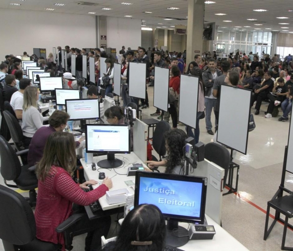 Central do TRE: multa de R$ 150 para quem não fez biometria é mentira (foto: Franklin de Freitas)