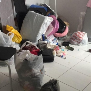 Lugar onde mulher e bebê viviam em cárcere privado estava revirado e não tinha comida, na Paraíba (Foto: Divulgação/Polícia Civil de São Bento)