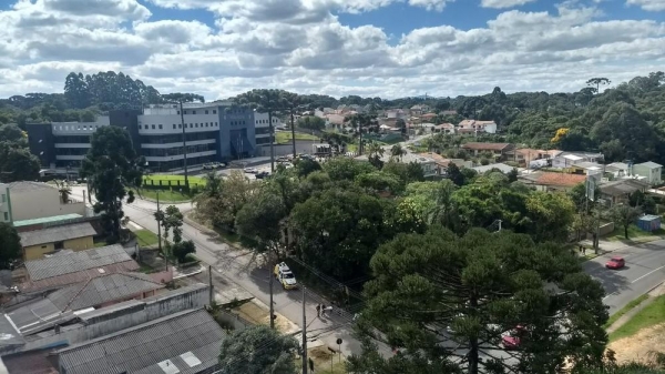 Lula está preso na Polícia Federal desde a noite de sábado (Foto: Anderson Grossl/ RPC Curitiba)
