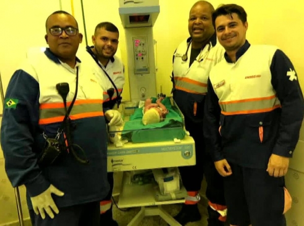 Bebê nasceu no pedágio da Transolímpica (Foto: Reprodução/ TV Globo)