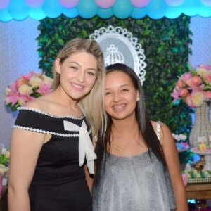 Danielle (à esquerda) e Francielle (à direita), atualmente com 22 anos, tiveram a troca confirmada aos sete anos de idade (Foto: Francielle Barbosa/Arquivo pessoal)