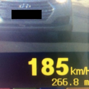 Na mesma rodovia, outro veículo foi flagrado a 185 km/h (Foto: PRE/Divulgação)