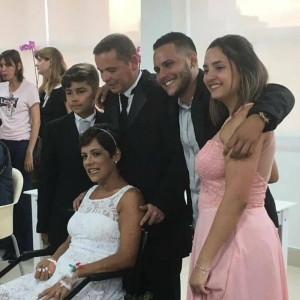 Família reunida no casamento de Cristiane e Marcelo (Foto: Arquivo Pessoal)