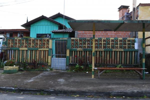 Rua Benedito Correia de Freitas, no bairro Abranches, não será decorada de verde e amarelo pela primeira vez em 24 anos. (Foto: Franklin de Freitas)