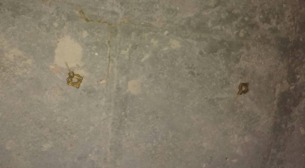 Lacres do vidro foram as únicas coisas encontradas onde Valentina foi enterrada. (Foto: Ana Flávia/Rede Massa)