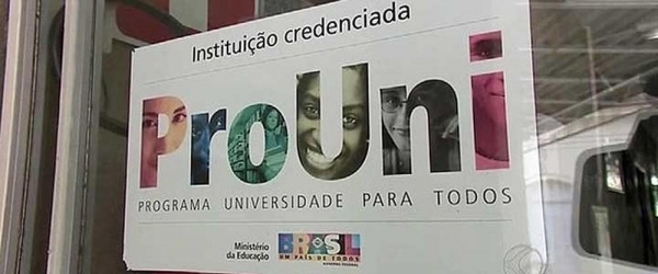 O Programa Universidade para Todos (Prouni) concede bolsas de estudo integrais e parciais (de 50%) em instituições privadas de educação superior (Foto: G1 )