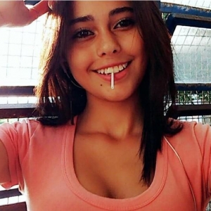 Sarah Alves de Souza, de 15 anos, ficou em coma após ser atropelada por moto em Guarujá, SP. (Foto: Arquivo Pessoal)