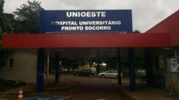 O menino de três anos que teve 20% do corpo queimado com gasolina conseguiu uma vaga no Hospital Evangélico em Curitiba.  Ele será transferido nesta terça-feira (24) em um avião UTI da Sesa.  Entenda o caso A criança de três anos se feriu em um acidente com um galão de gasolina em São Pedro do Iguaçu na tarde de domingo (22).  O menino sofreu queimaduras no rosto e, segundo a equipe de socorro, houve comprometimento de via aéreas. aguarda vaga para transferência para uma Central de Queimados, em Curitiba ou Londrina.  Redação Catve.com