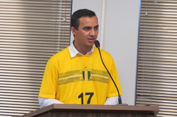 Ronaldo Pohl confirmou a renúncia durante discurso na tribuna. (Foto: Assessoria)