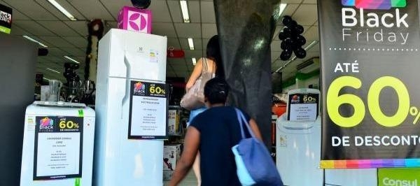 Promoções online e também em lojas físicas (Foto: Rovena Rosa/Agência Brasil)