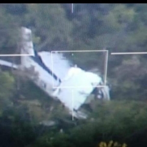 Avião de pequeno porte caiu na Serra do Mangaval; piloto e copiloto foram resgatados com vida após 4 dias do acidente — Foto: FAB/Divulgação