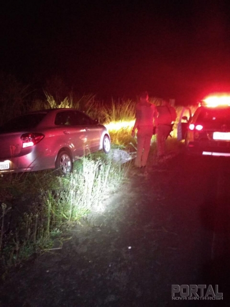A PM recuperou o carro roubado. (Foto: PM)