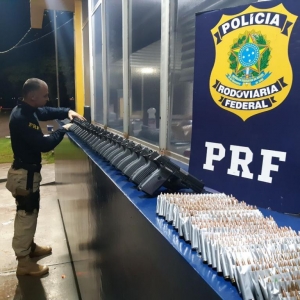 Apreensão foi feita na noite desta quinta-feira (21) na BR-277, em Santa Terezinha de Itaipu. (Fotos: PRF)