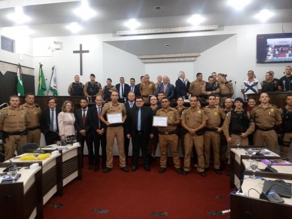 Estiveram presentes na homenagem, autoridades, vereadores, sociedade civil e vários policiais militares do 19º BPM. (Fotos: PM)