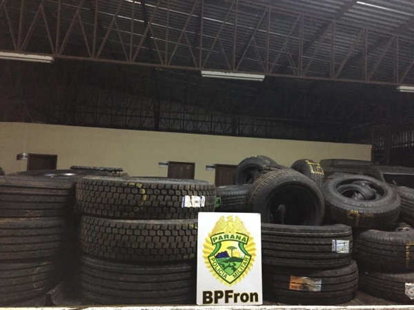 Pneus apreendidos. (Foto:BPFron)