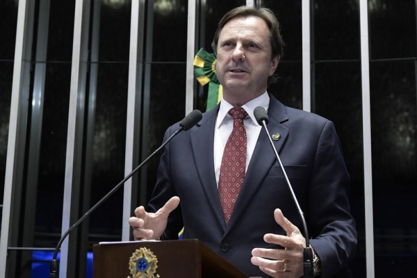 O senador Acir Gurgacz (PDT-RO) durante pronunciamento na sessão do Senado do último dia 4 de setembro — Foto: Waldemir Barreto / Agência Senado