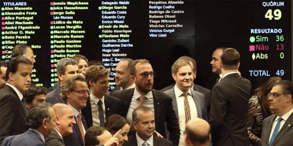 Votação na Comissão da Câmara (Foto: Fábio Rodrigues Pozzebom / Agência Brasil)