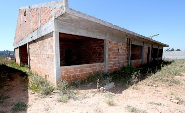 Obra de escola pública paralisada na RMC: prejuízo (Foto: Wagner Araújo TCE)