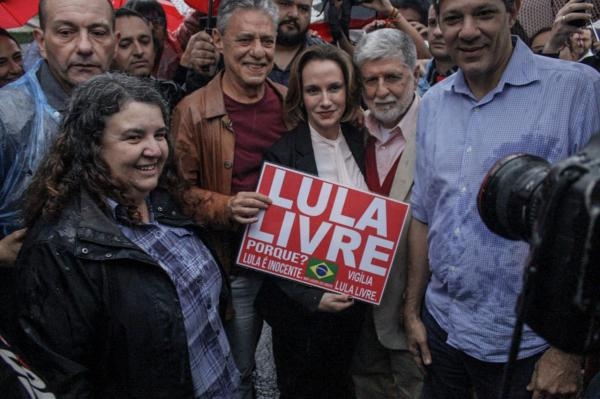 Chico Buarque: para compositor, já é hora de ex-presidente ir para casa (Foto: Eduardo Matisiak)