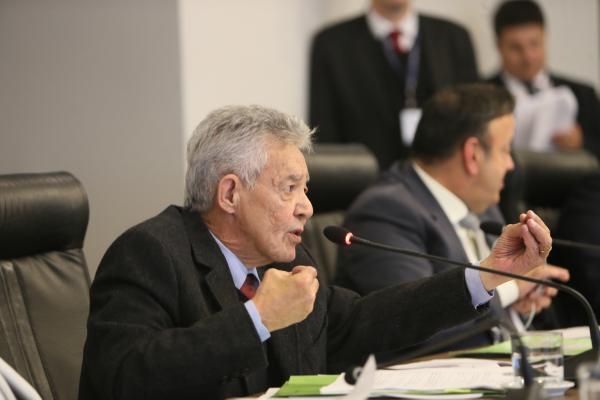 Martins: segundo parlamentar, há alguns anos era possível comprar um carro zero com um salário de deputado (Foto: Orlando Kissner/Alep)