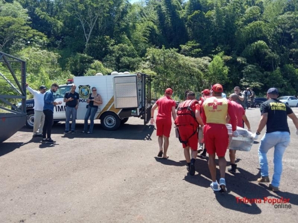 O corpo estava em adiantado estado de putrefação. (Foto: Tribuna Popular)