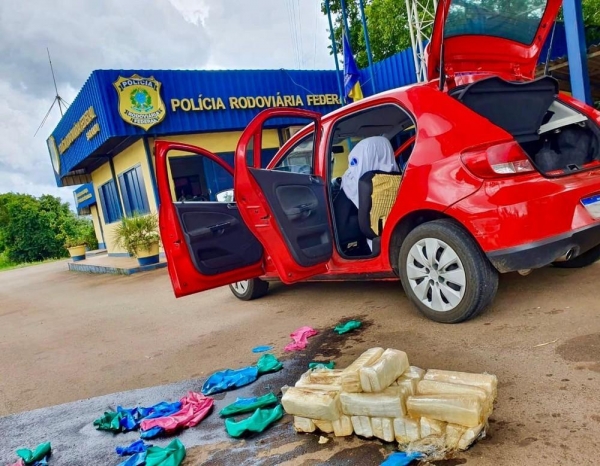 Tabletes de cocaína foram encontrados no tanque de gasolina, segundo a PRF, em Sarandi — Foto: Divulgação/PRF