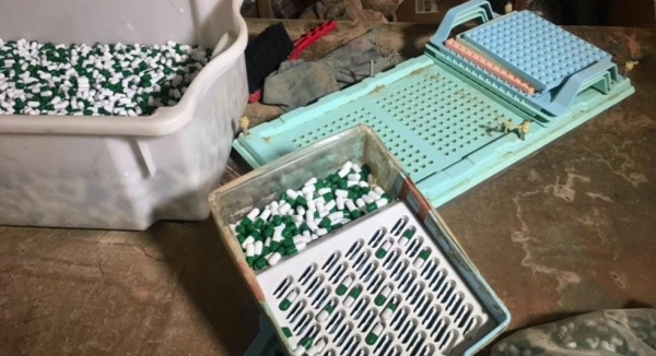 Fábrica de medicamentos clandestina foi fechada, em Maringá — Foto: Reprodução/RPC