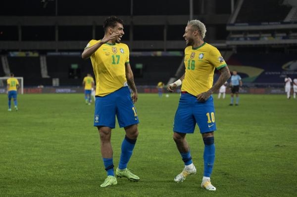 Paquetá e Neymar comemoram o gol da vitória (Foto: Divulgação/CBF/Lucas Figueiredo)