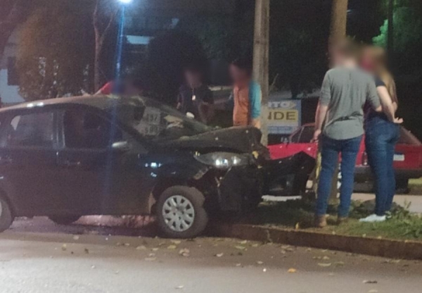 O acidente aconteceu na Avenida Rio Grande do Sul (Foto: Alexandre Slhon )