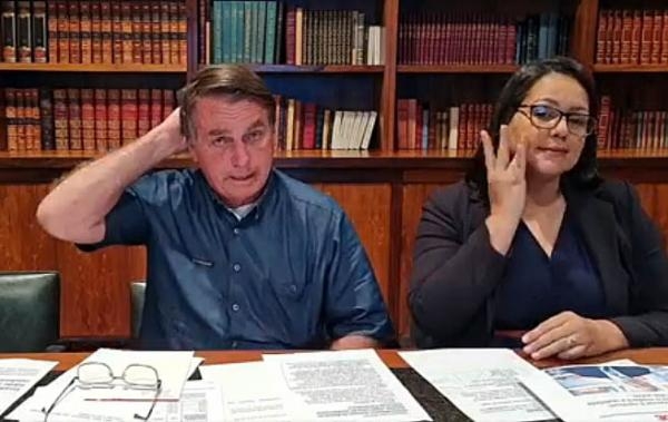 Bolsonaro, na live desta quinta-feira (Foto: Reprodução de vídeo)