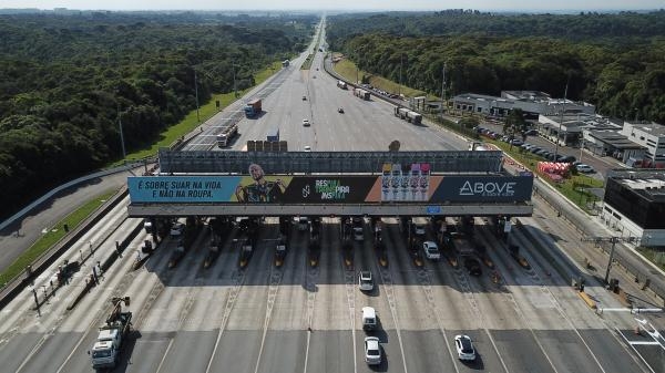 O pedágio da Ecovia, na BR-277, entre Curitiba e Paranaguá: fim de cobrança às 23h59 de amanhã (Foto: Franklin de Freitas)