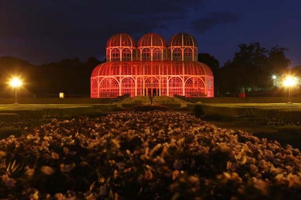 Monumentos de Curitiba serão iluminados de vermelho (Foto: Cesar Brustolin/SMCS)