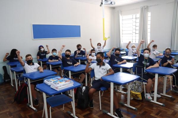 Alunos do Bagozzi iniciaram o ano letivo presencial, ontem: alegria (Foto: Valquir Aureliano)