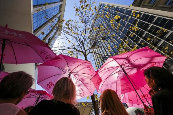 Campanhas como a do “Outubro Rosa” ajudam na prevenção às diversas formas de câncer (Foto: Daniel Castellano/SMCS)