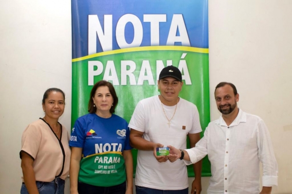 Aos 21 anos, morador de Lobato recebe o prêmio de R$ 1 milhão do Nota Paraná Foto: SEFA