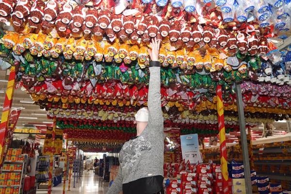 Parreira de ovos de chocolate na Rede Condor (Foto: Valquir Aureliano)   