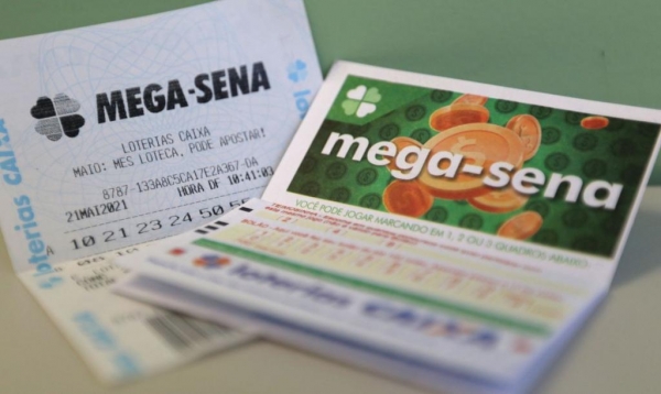 Ninguém acertou as seis dezenas da Mega-Sena 2465 com prêmio estimado em R$ 79,5 milhões. O sorteio foi realizado nesta quarta-feira (23), em São Paulo.  Os números sorteados foram: 03 – 08 – 23 – 29 – 53 – 54.    Com isso, o prêmio estimado para o próximo concurso que será realizado no sábado (26) será de R$ 90 milhões.  160 apostas acertaram cinco dezenas e vão receber R$ 34.522,77 cada uma. Com 4 acertos, 11.384 apostas vão ganhar R$ 693,15 cada.  Em Marechal Cândido Rondon, oito apostas acertaram a quadra.  MARECHAL CANDIDO RONDON/PR IBC – INTERNET BANKING CAIXA 7 Não Simples 1 R$2.079,45 MARECHAL CANDIDO RONDON/PR IBC – INTERNET BANKING CAIXA 6 Não Simples 1 R$693,15 MARECHAL CANDIDO RONDON/PR LOTERIAS EM CANAIS ELETRONICOS 6 Não Simples 1 R$693,15 MARECHAL CANDIDO RONDON/PR LOTERICA BOA SORTE 6 Não Simples 1 R$693,15 MARECHAL CANDIDO RONDON/PR LOTERICA BOA SORTE 6 Não Simples 1 R$693,15 MARECHAL CANDIDO RONDON/PR LOTERICA BOA SORTE 6 Não Simples 1 R$693,15 MARECHAL CANDIDO RONDON/PR LOTERICA BOA SORTE 6 Sim Simples 1 R$693,15 MARECHAL CANDIDO RONDON/PR LOTERICA BOA SORTE 6 Não Simples 1 R$693,15