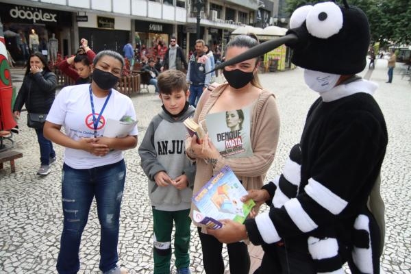 Ação na Boca Maldita chamou atenção aos cuidados (Foto: Valquir Aureliano)