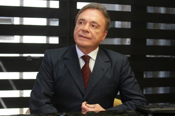 Alvaro Dias (Podemos): senador vai ter que disputar cargo com ex-pupilo (Foto: Franklin de Freitas)