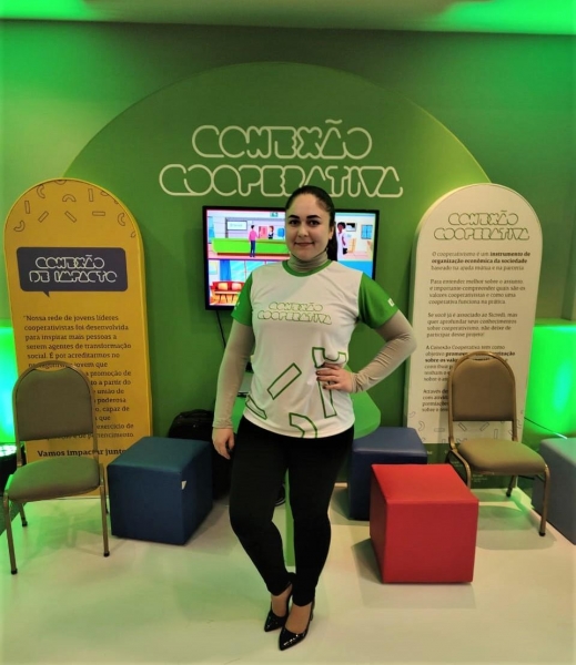 A coordenadora do Comitê Jovem da Sicredi Progresso PR/SP, Luana Schaedler, marcou presença no evento. Foto: Divulgação.