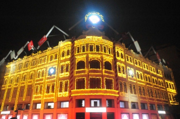 O Palácio Avenida, na noite desta quinta-feira (foto: Ernani Ogata)