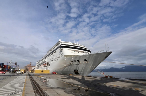 Navio com 2 mil turistas chega a Paranaguá e pode colocar Paraná na rota de cruzeiros Foto: Claudio Neves/Portos do Paraná O Porto de Paranaguá recebeu 